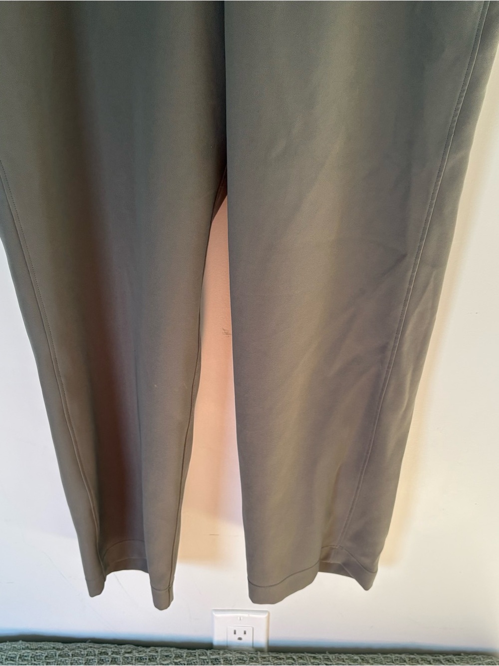 Lululemon On the Fly 7/8 Pant *Woven Size 12 - Picture 3 of 10